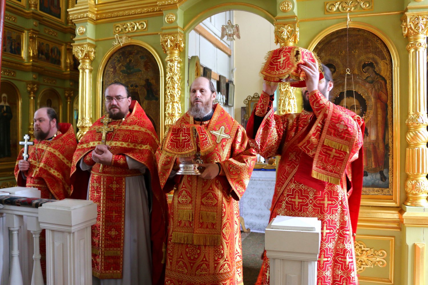 Божественная литургия в день памяти Николая Чудотворца